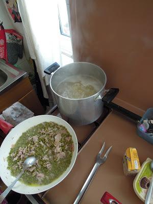 Tagliatelle panna prosciutto e piselli