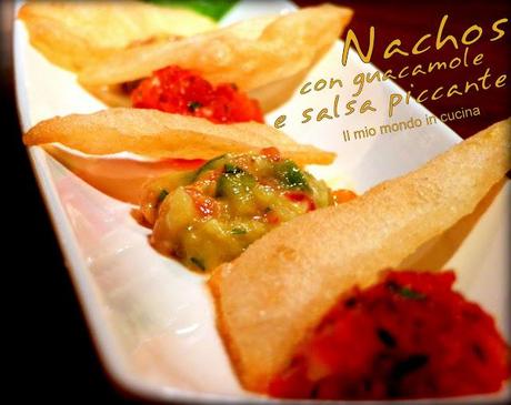 NACHOS CON GUACAMOLE e SALSA PICCANTE