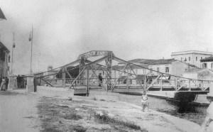 Ponte Girante sostituisce il vecchio ponte di legno nel 1914 - Foto tratta da A Viareggio sul treno dei ricordi - Pezzini Ed. 1992