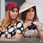 Reali inglesi, i cappelli “pazzi” di Beatrice e Eugenia