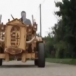 Ungheria: costruisce un’auto di legno con il motore della Fiat 126 (video)
