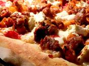 Pizza curry funghi, patate salsiccia