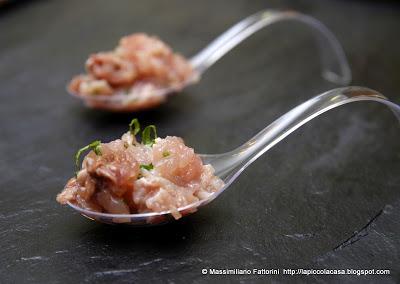 Il crudo di pesce sostenibile facile e gustoso: Tartare di tombarello con melissa e olio di nocciola