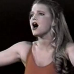 Jessica Simpson, al liceo canta nel musical “A Chorus Line” (video)