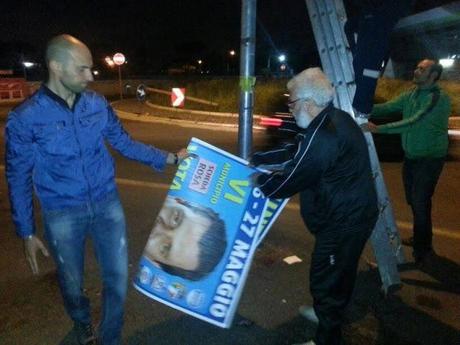 I manifesti abusivi di Lorenzotti? I cittadini ci hanno pensato da se, ora però datevi  da fare anche voi non votando e non facendo votare questo ceffo (e non perdetevi il video!!!)