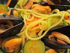 Piatti pesce: Spaghetti verdure cozze