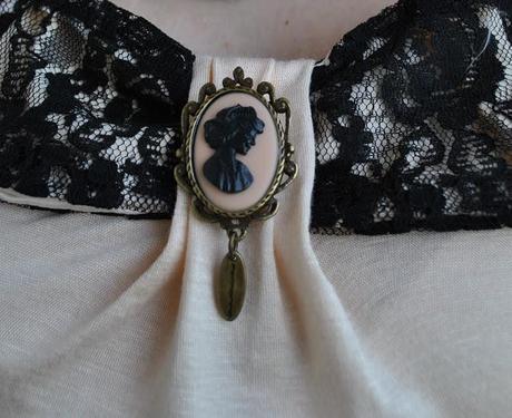 LACE, BOWS AND CAMEO