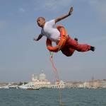 Biennale: Li Wei, 5 foto volo su Venezia01