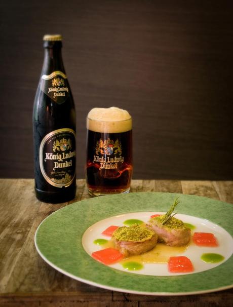 Filetto di vitello lardellato al pistacchio in riduzione di birra König Ludwig Dunkel