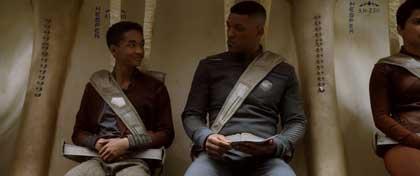 Recensione film After Earth: crisi di famiglia (Smith) in salsa sci-fi