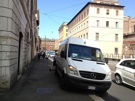 Inaugurati dopo 5 anni di governo Alemanno 300 metri di tram. E tutt'intorno il disastro, ecco le foto