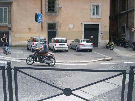 Inaugurati dopo 5 anni di governo Alemanno 300 metri di tram. E tutt'intorno il disastro, ecco le foto