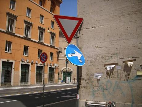 Inaugurati dopo 5 anni di governo Alemanno 300 metri di tram. E tutt'intorno il disastro, ecco le foto