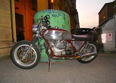 Guzzi cafe streetshot