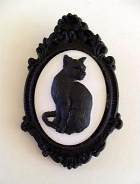 Black cat cameo brooch