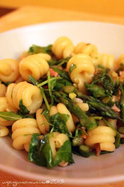 Fusilloni con asparagi e rucola