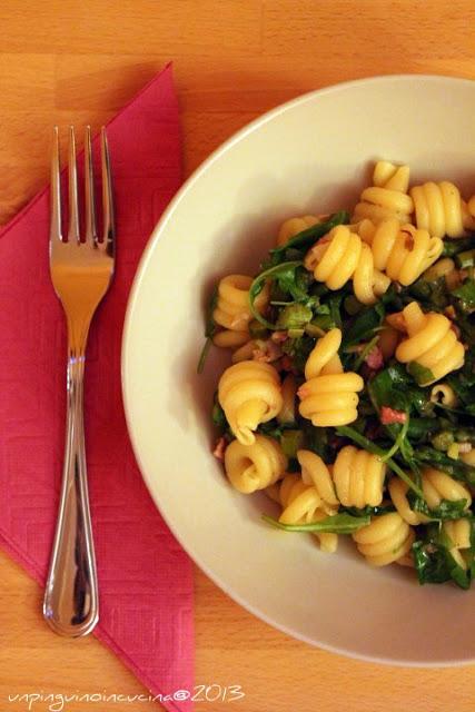 Fusilloni con asparagi e rucola