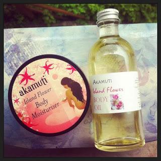 AKAMUTI : Island Flower body moisturiser e Island Flower body oil