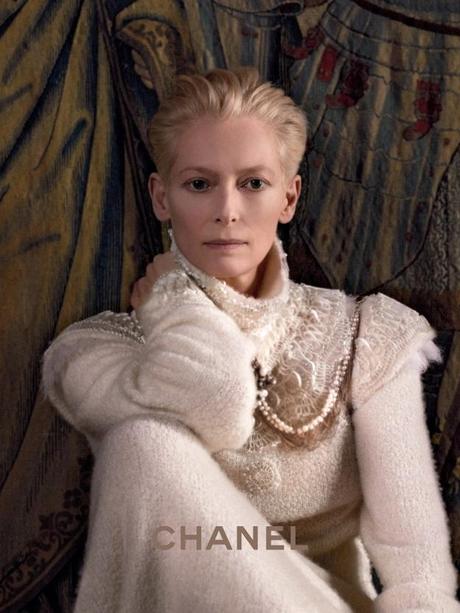 Tilda Swinton per Chanel • Una Maria Stuarda in versione contemporanea.