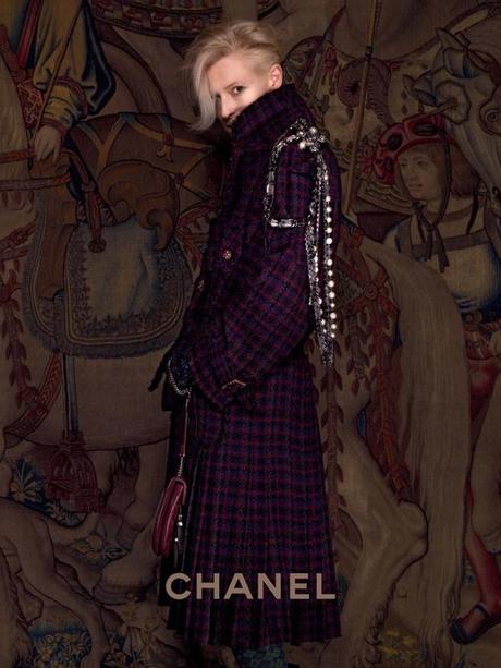 Tilda Swinton per Chanel • Una Maria Stuarda in versione contemporanea.