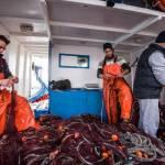 Italian Artisanal Fishermen in SicilyLa riparazione delle reti dopo una giornata di pesca02