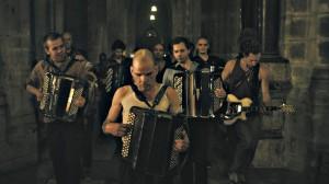 “The Bay” ed “Holy Motors” al cinema e tutti gli altri film usciti giovedì 7 giugno 2013