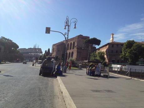 Una buona domenica di elezioni dai Fori Imperiali. Una strada simbolo realizzata a significare la millenaria supremazia di Roma nel mondo. Poi è finita così