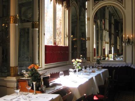 La foto della settimana: la Storia d’Italia in un ristorante di Torino