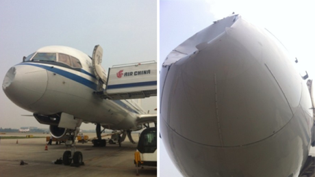 Il Boeing della Air China dopo l'atterraggio di emergenza