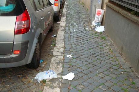 COME STA ANDANDO LA RACCOLTA PORTA A PORTA A TRASHTEVERE? LA RISPOSTA E' IN QUESTE IMMAGINI. NUOVO FOLLE TOUR IMMONDEZZIFERO NEL RIONE-MALAGROTTA