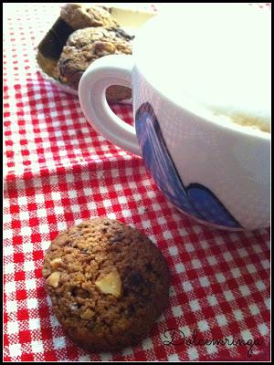 BISCOTTI CON BURRO SALATO E MANDORLE CARAMELLATE