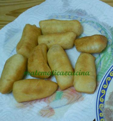 Frittelle di Pasta di Pizza (o Pane) con Zucchero e Cannella