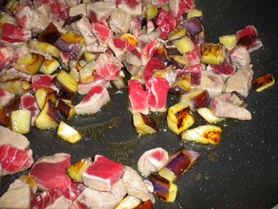 Pasta con tonno fresco e melanzane