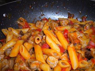 Pasta con tonno fresco e melanzane