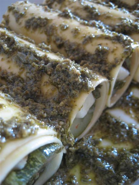 e versare il restante pesto sulla superficie. Cuocere in forno preriscaldato a 180° per circa 15 minuti 