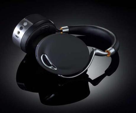 Design di Parrot Zik by Starck: Cuffie Bluetooth con NFC, ANC e controlli touch