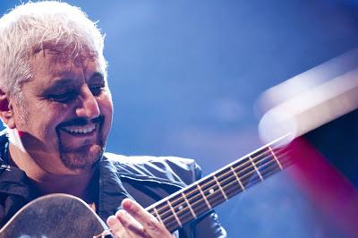 Un'estate ricca di eventi live e festival per il cantante napoletano Pino Daniele