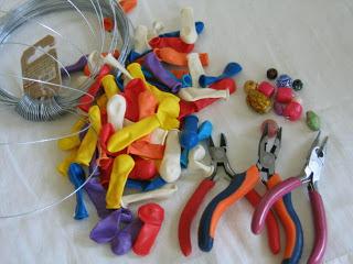 Collane e palloncini riciclati