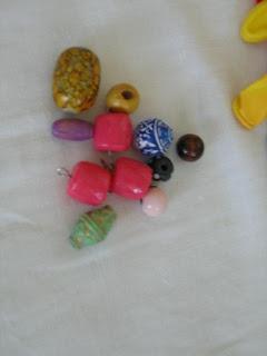 Collane e palloncini riciclati