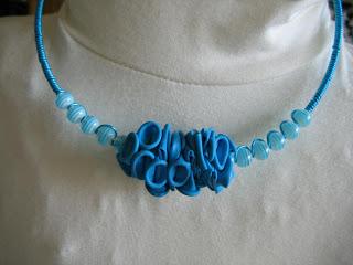 Collane e palloncini riciclati