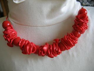 Collane e palloncini riciclati