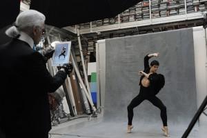 The Little Black Jacket di Chanel, quando la giacca va in mostra