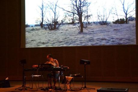 Mika Vainio durante il soundcheck