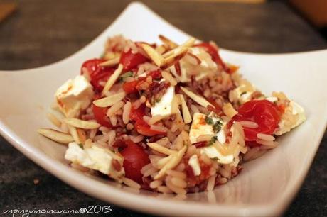 Chicchi selvaggi con pomodorini caramellati, mandorle tostate e feta