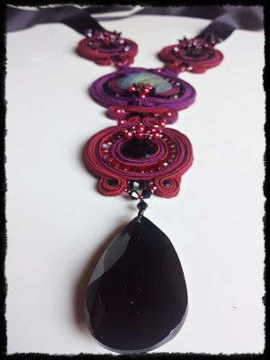 Statement Necklace a Soutache: Moulin Rouge