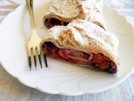 Strudel di fragole e amaretti