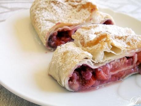 Strudel di fragole e amaretti