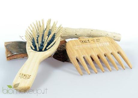 TEK 01 Tek: spazzole in legno naturale ,  foto (C) 2013 Biomakeup.it