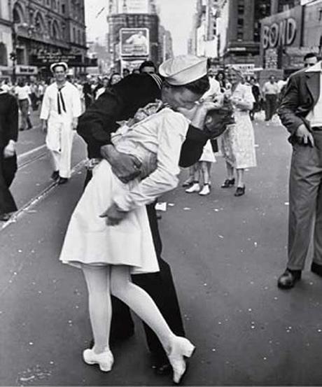 Solstizio, yoga a Times Square