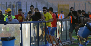 Violenza a Lecce: insulto al calcio, insulto alla civiltà, insulto alla “mentalità”